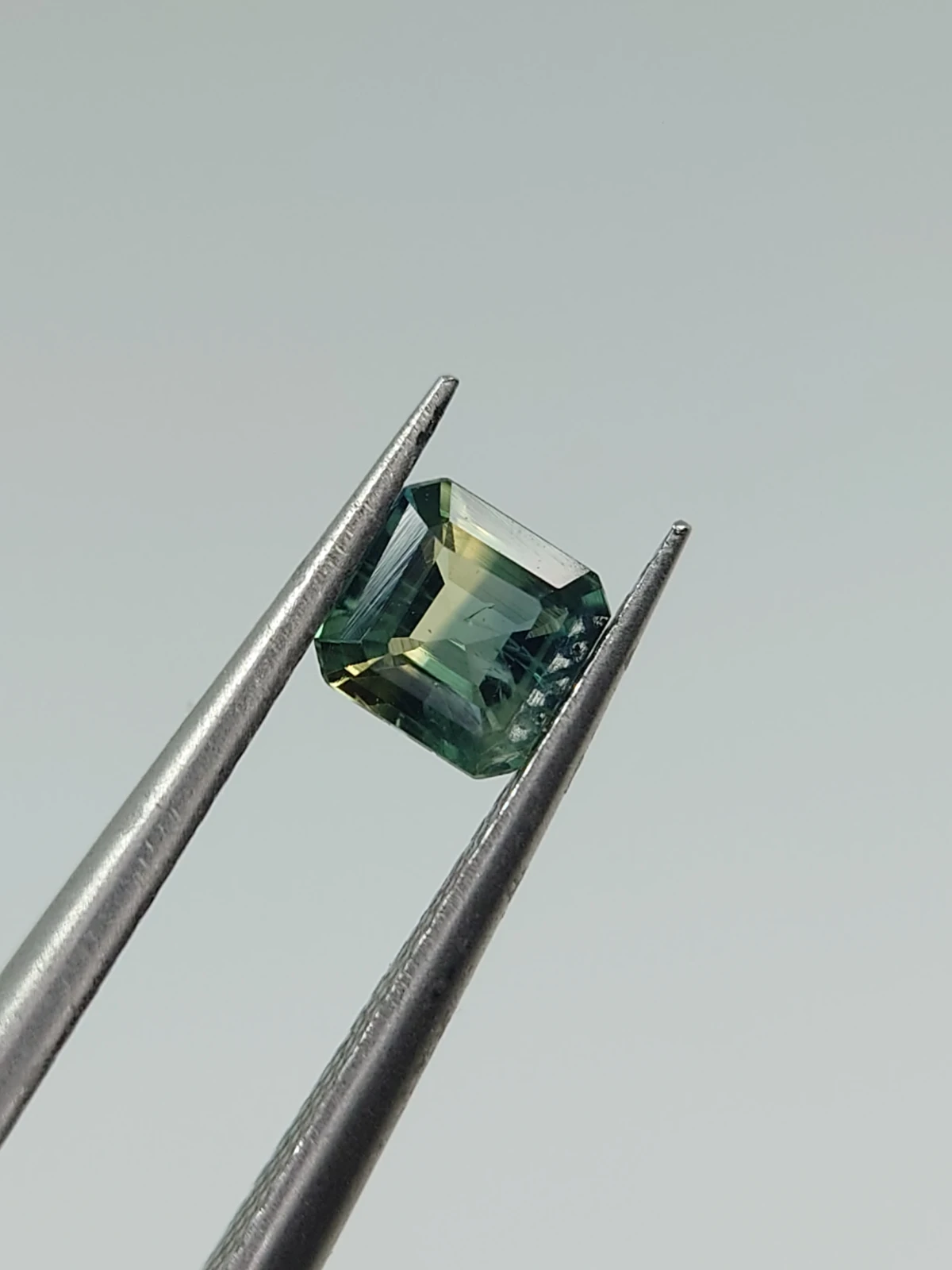 0.39ct Natural Bicolour Sapphire Octagon cut from Nigeria — view 5