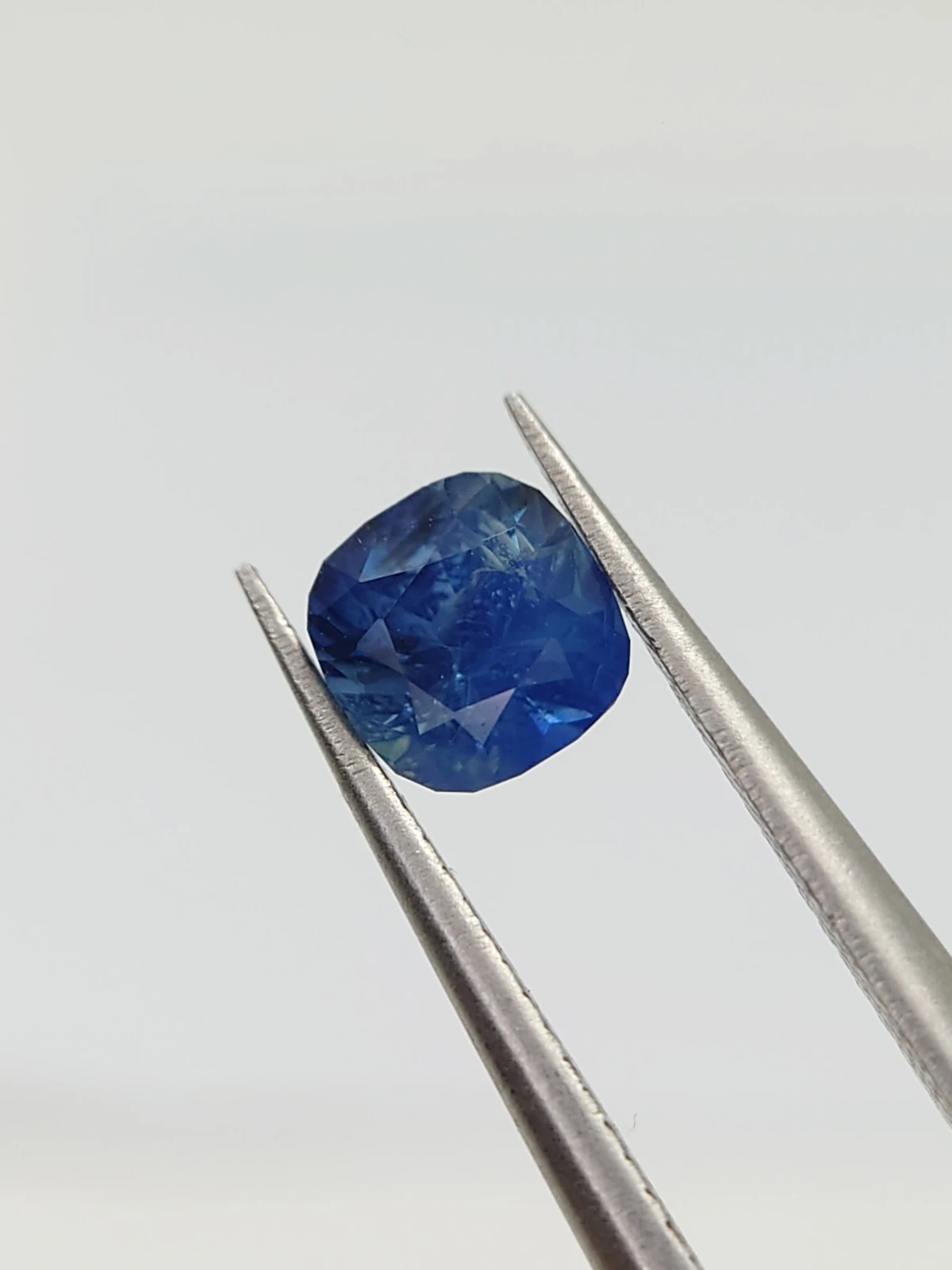 0.91ct Natural Blue Sapphire from Nigeria — view 1