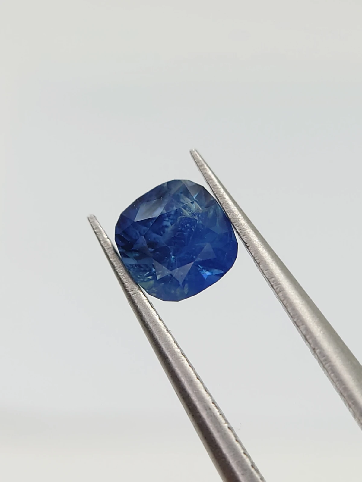 0.91ct Natural Blue Sapphire from Nigeria — view 2
