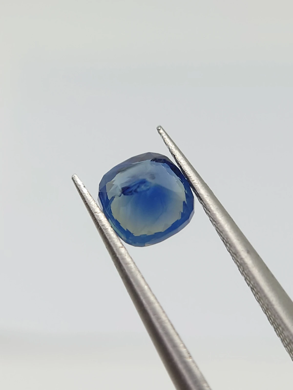 0.91ct Natural Blue Sapphire from Nigeria — view 3