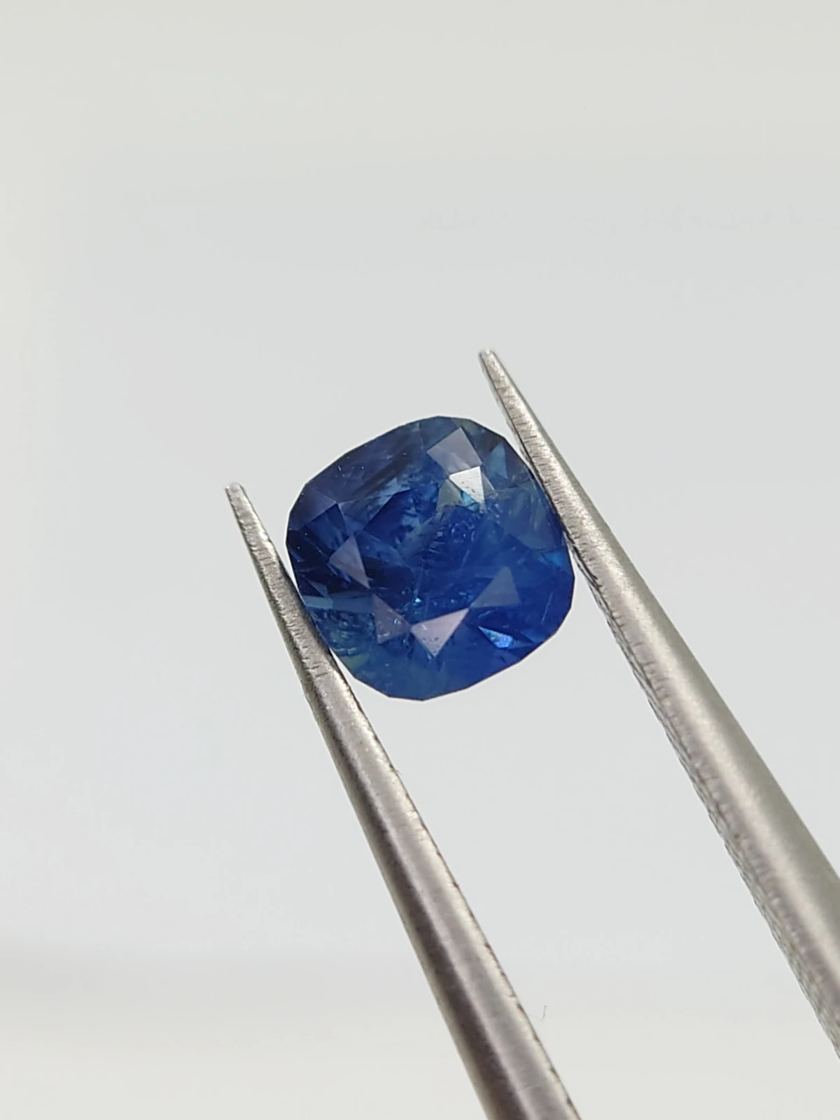 0.91ct Natural Blue Sapphire from Nigeria — view 5
