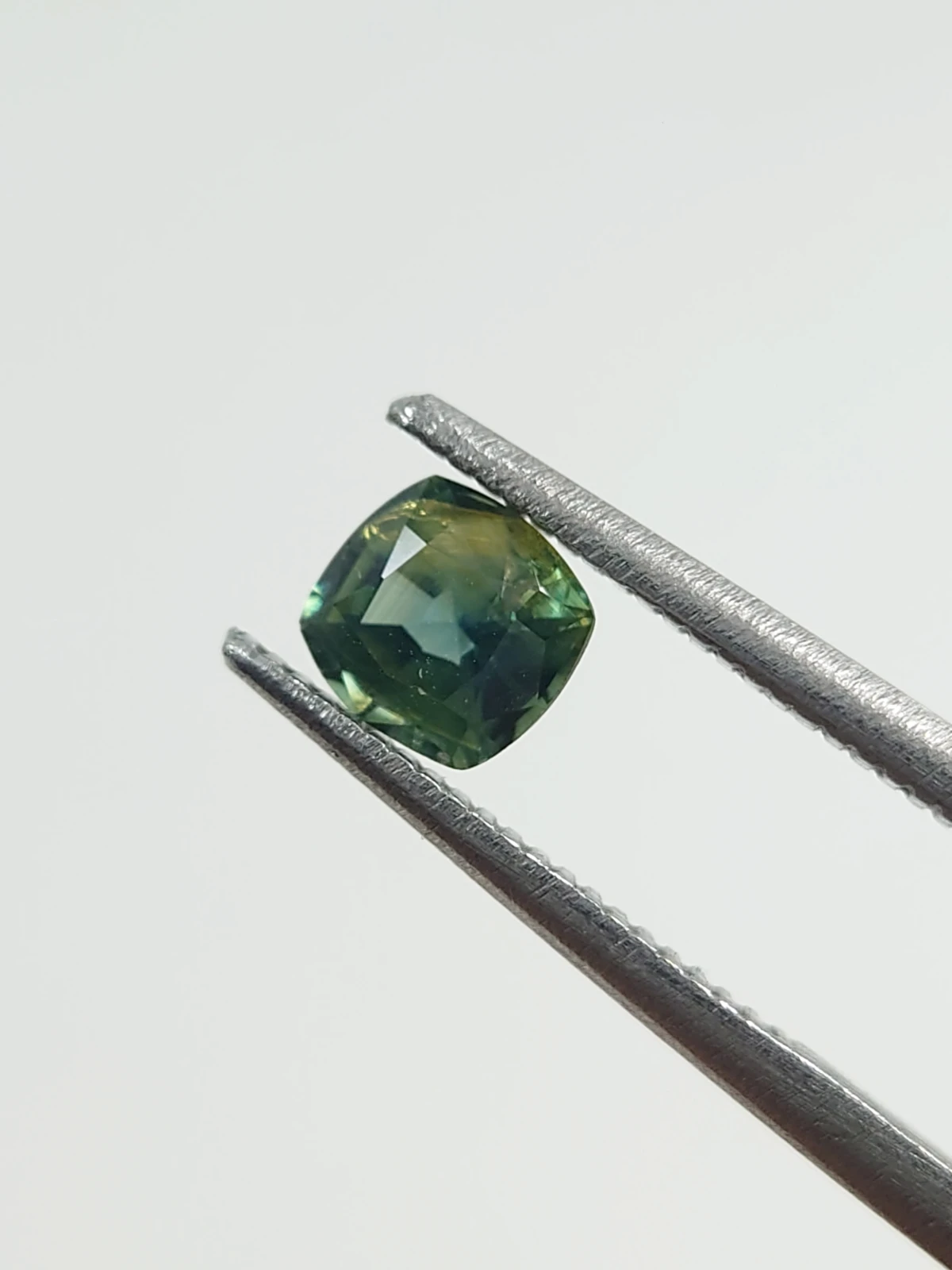 0.59ct Natural Bicolor Sapphire From Nigeria — view 1
