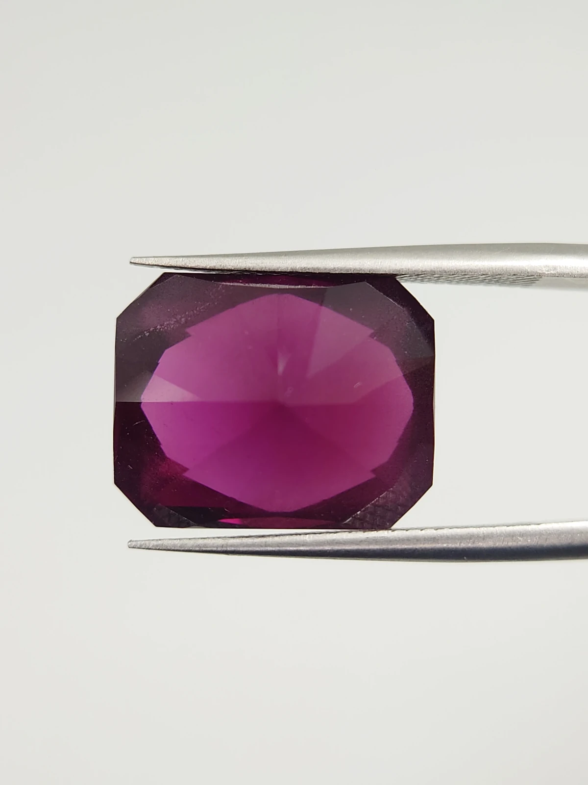 13.74ct Natural Color Change Malaya Garnet Fancy Octagon Cut From Malawi — view 3