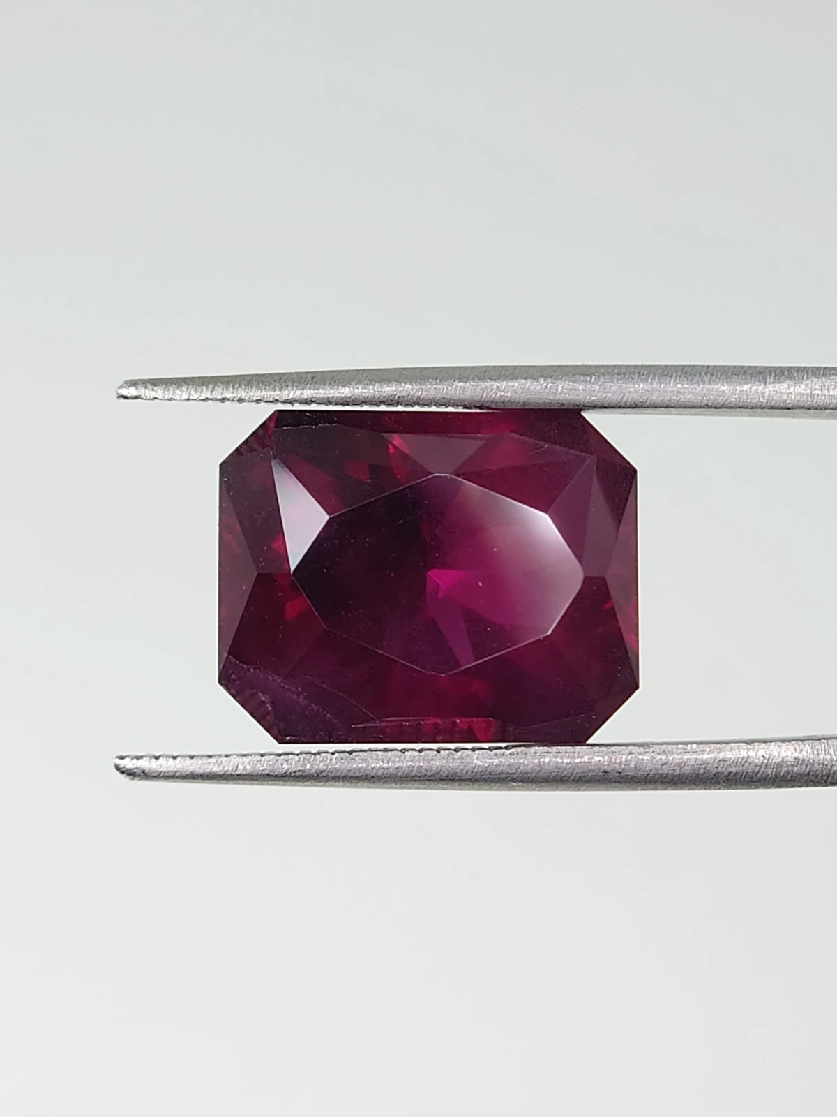 13.74ct Natural Color Change Malaya Garnet Fancy Octagon Cut From Malawi — view 4