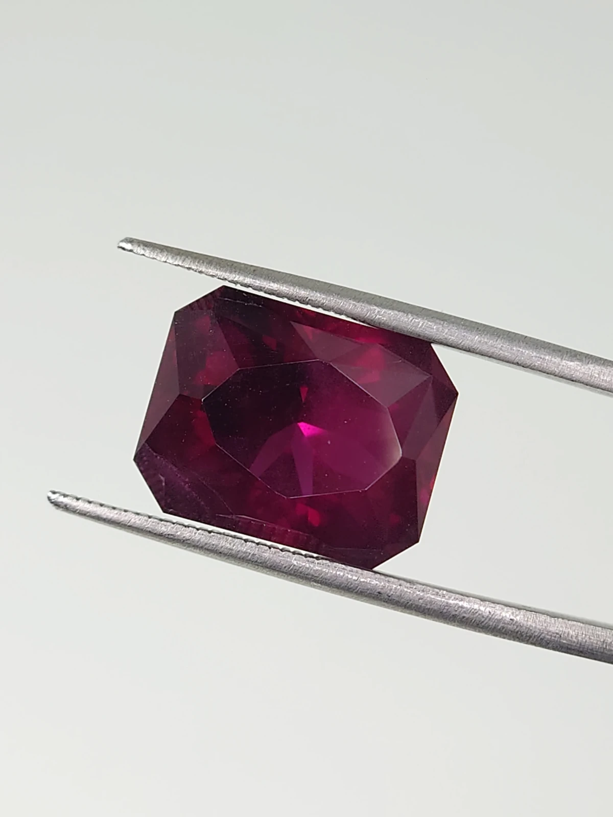 13.74ct Natural Color Change Malaya Garnet Fancy Octagon Cut From Malawi — view 5