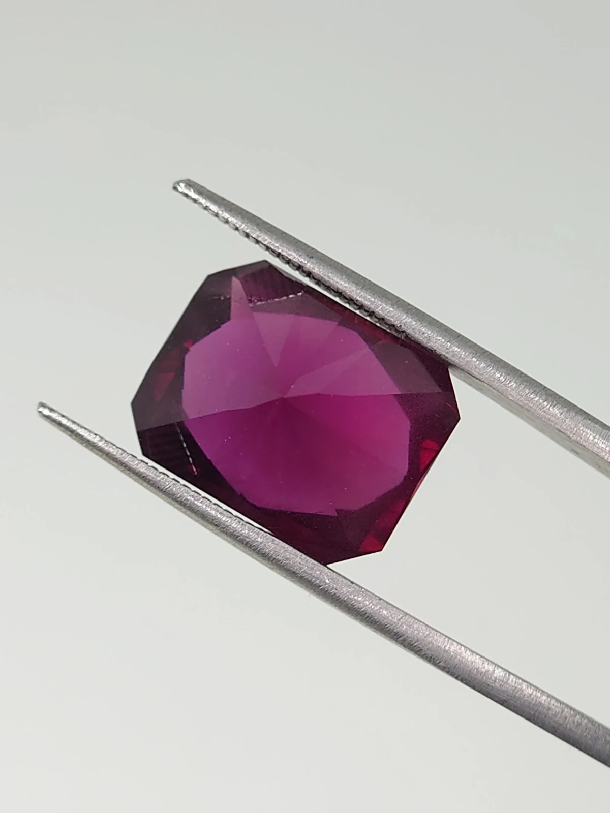 13.74ct Natural Color Change Malaya Garnet Fancy Octagon Cut From Malawi — view 6