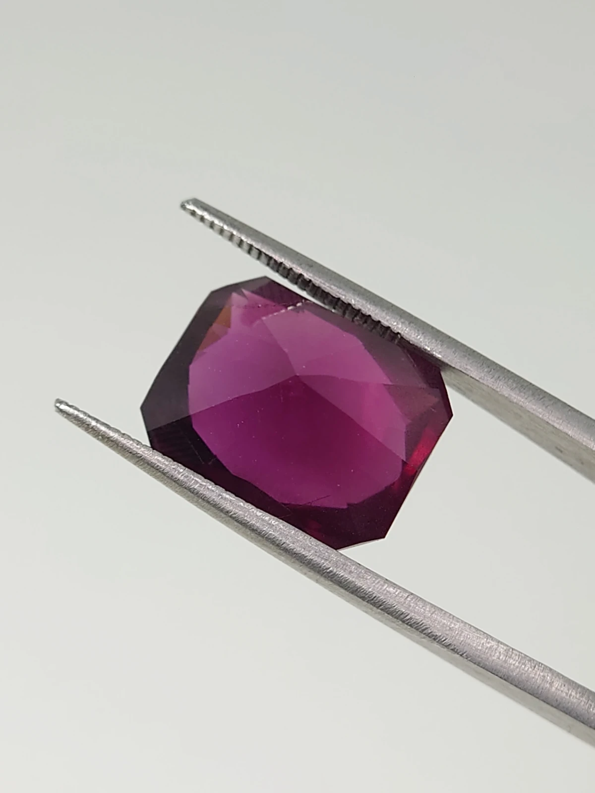 13.74ct Natural Color Change Malaya Garnet Fancy Octagon Cut From Malawi — view 7