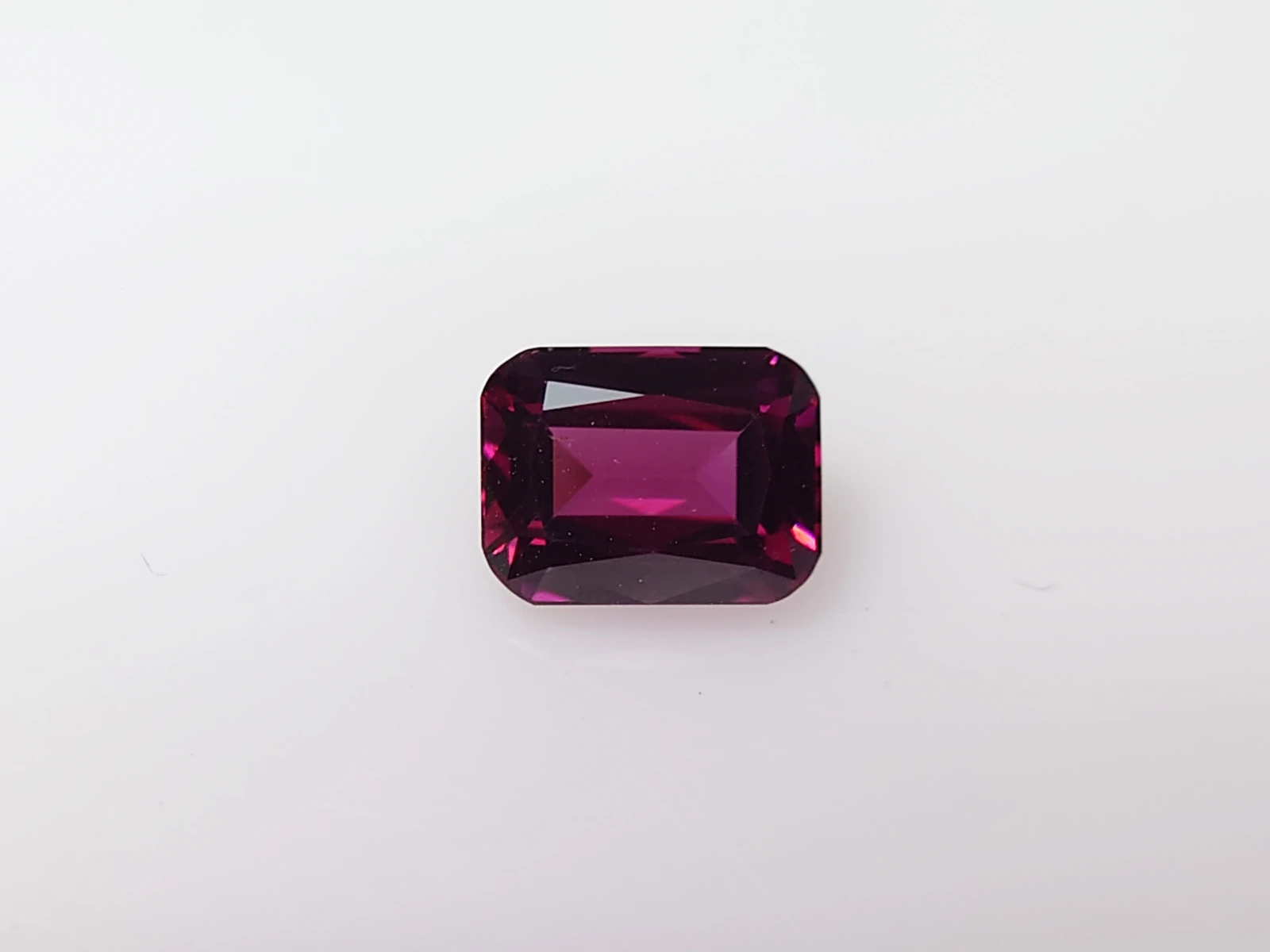 1.33ct Natural Rhodolite Garnet from Tanzania — view 3