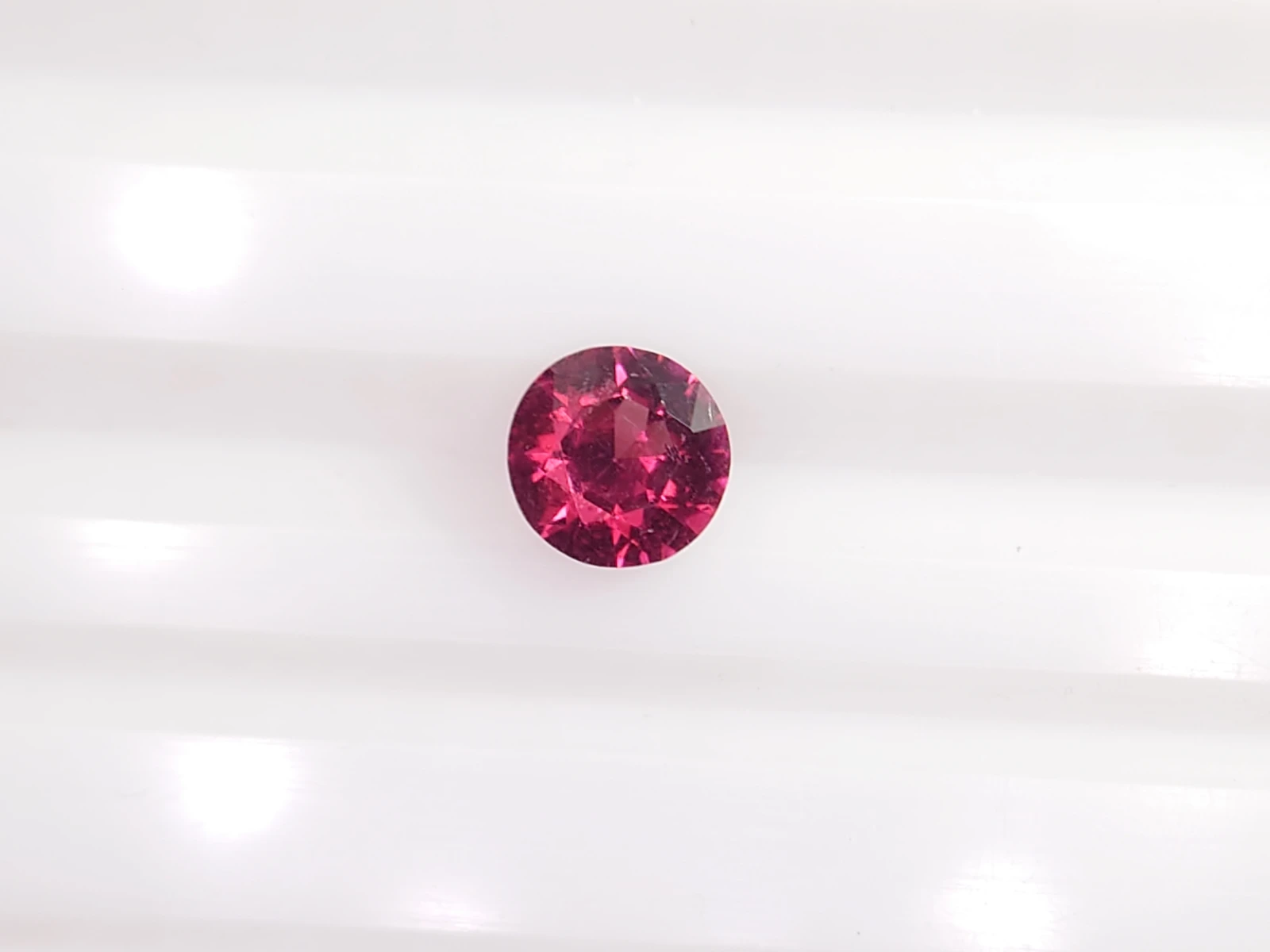 0.89ct natural Malaya Garnet Round Cut From — view 2