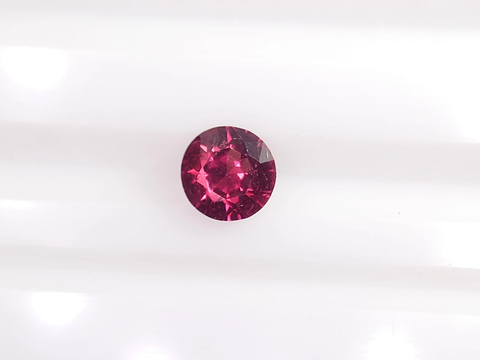 0.89ct natural Malaya Garnet Round Cut From — view 3