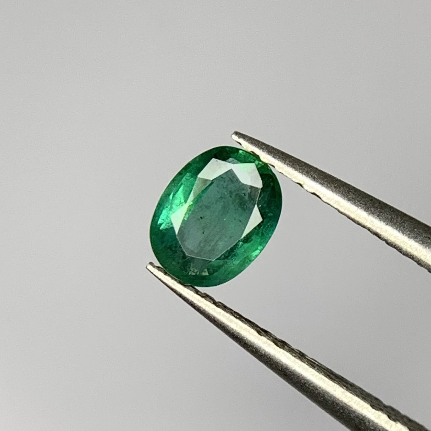 0.50ct Natural Emerald loose gemstone oval cut from Afghanistan — view 4