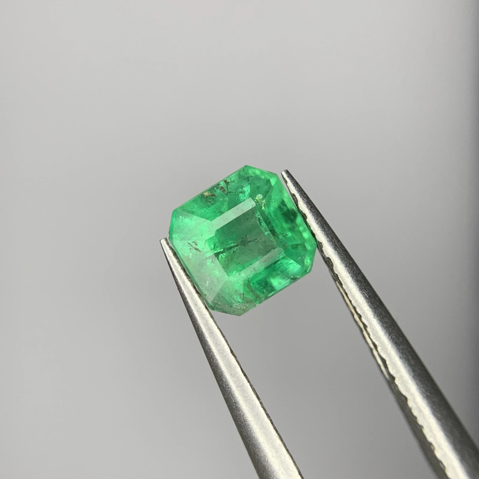 0.90ct Natural Emerald loose gemstone octagon shape from Afghanistan — view 4