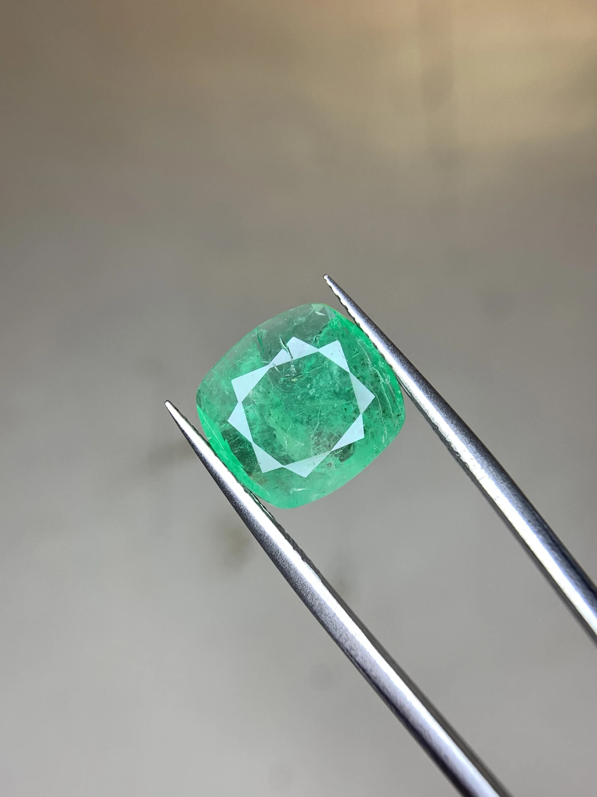 4.30 ct Natural Emerald loose gemstone cushion cut from Pakistan — view 1