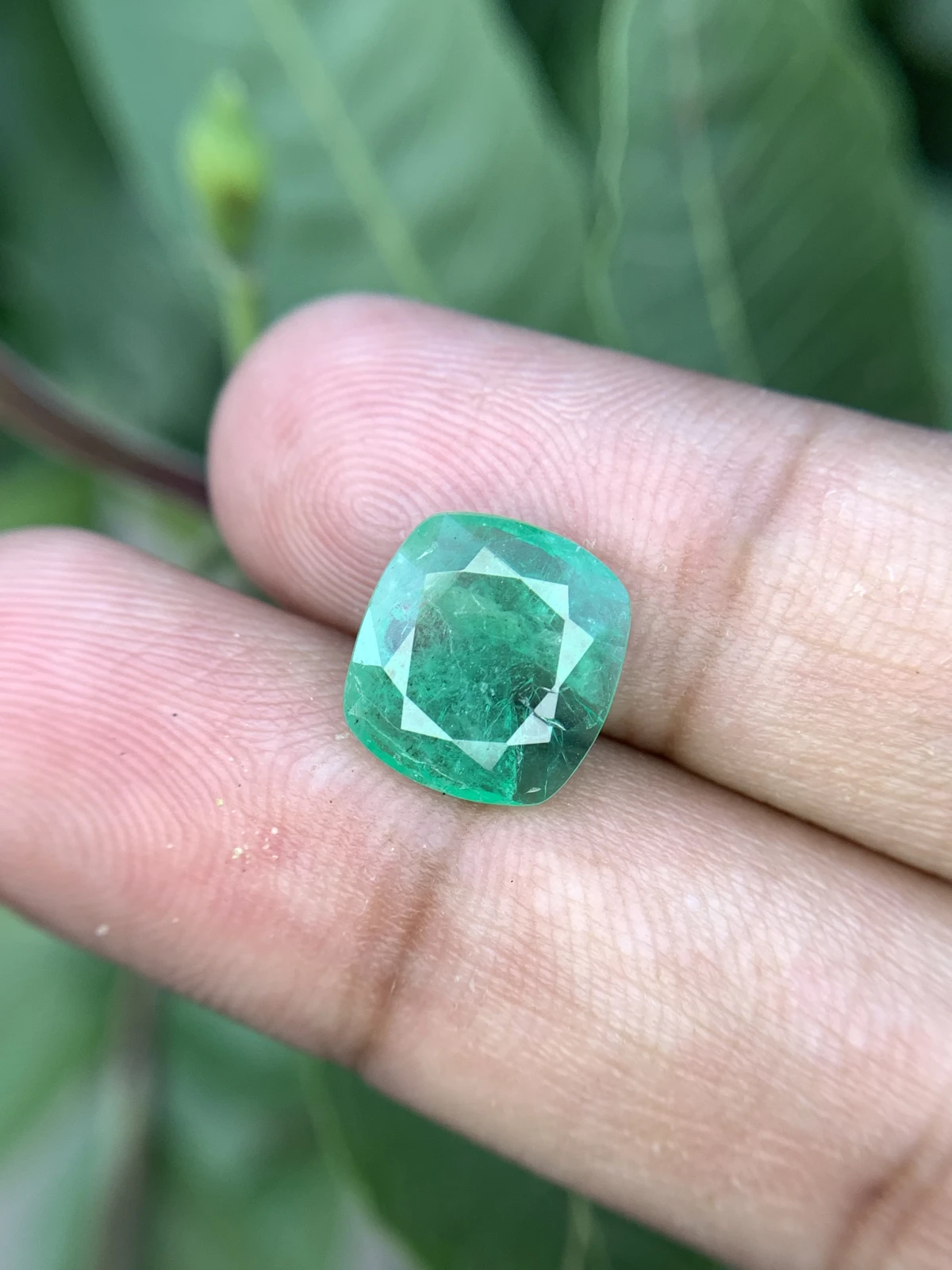 4.30 ct Natural Emerald loose gemstone cushion cut from Pakistan — view 3