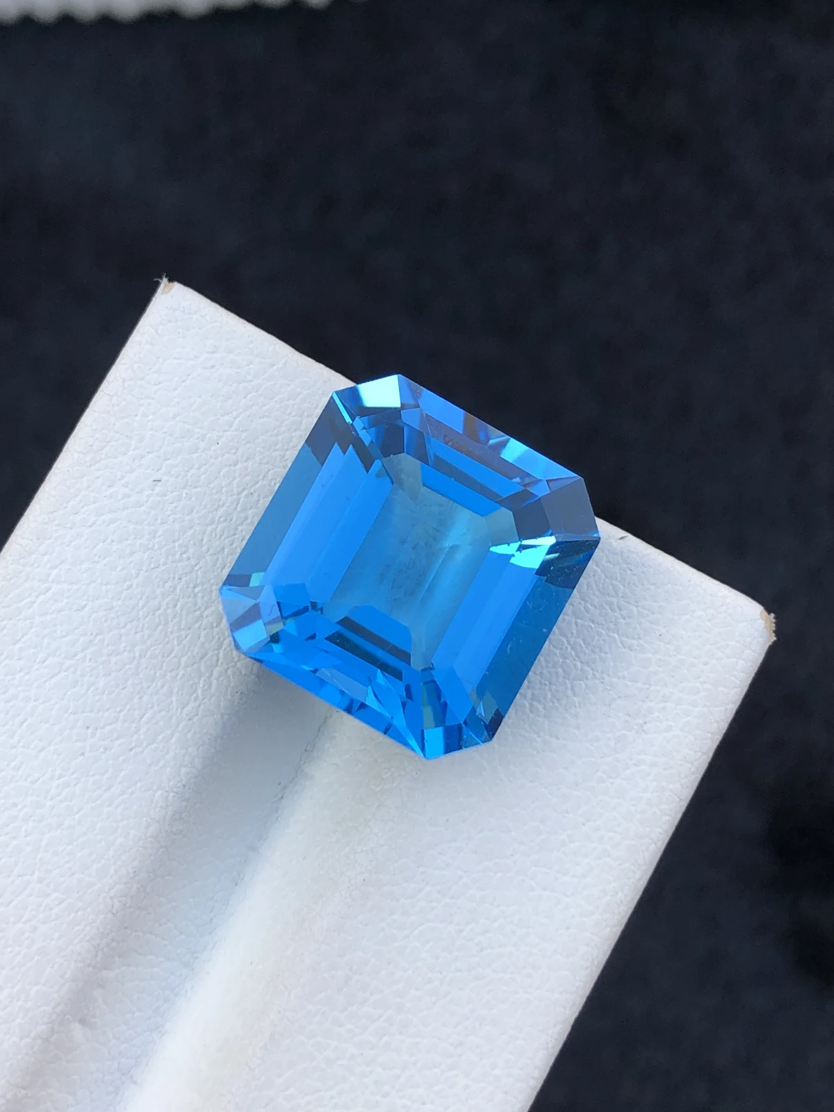 15.85ct Natural Swiss Topaz loose gemstone octagon cut — view 4