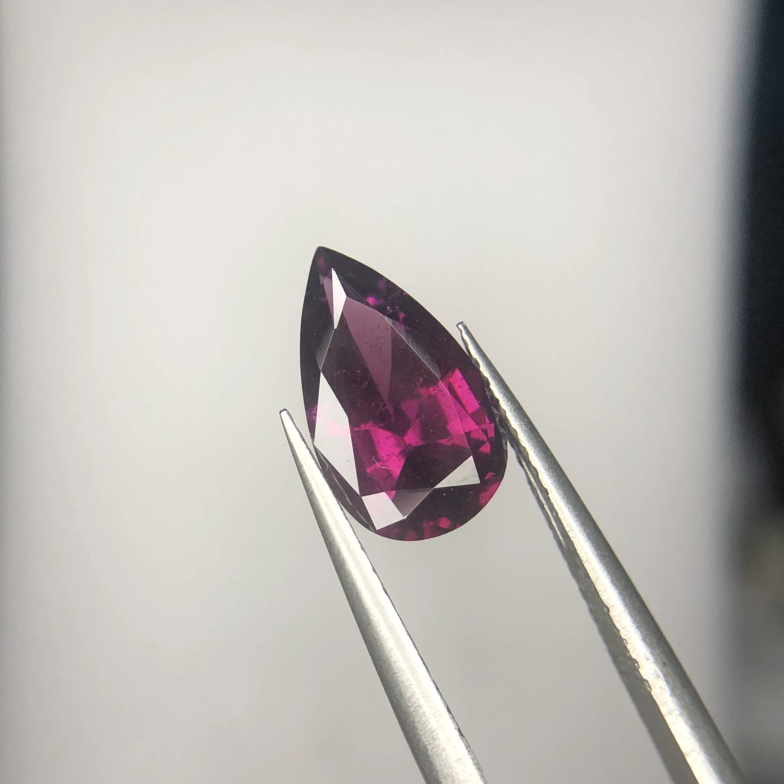2.90ct Natural Rhodolite Garnet loose gemstone pear shape — view 3
