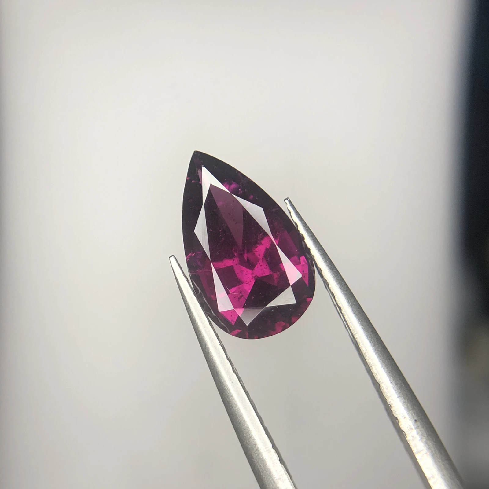 2.90ct Natural Rhodolite Garnet loose gemstone pear shape — view 4