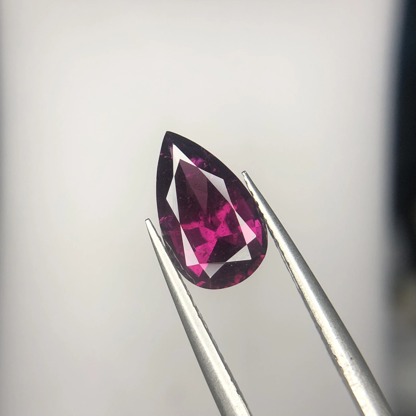 2.90ct Natural Rhodolite Garnet loose gemstone pear shape — view 6