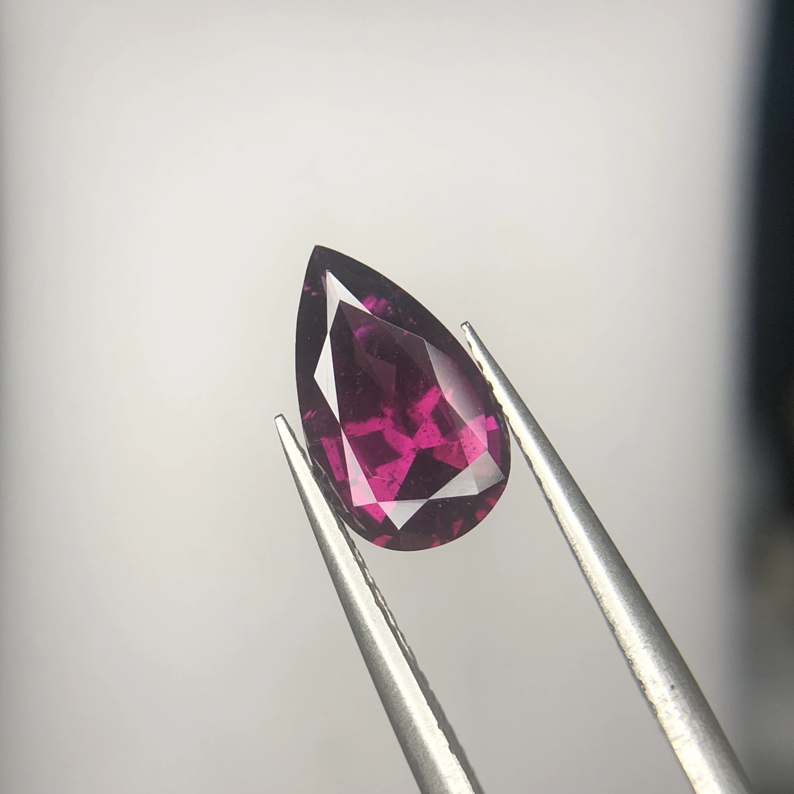 2.90ct Natural Rhodolite Garnet loose gemstone pear shape — view 5