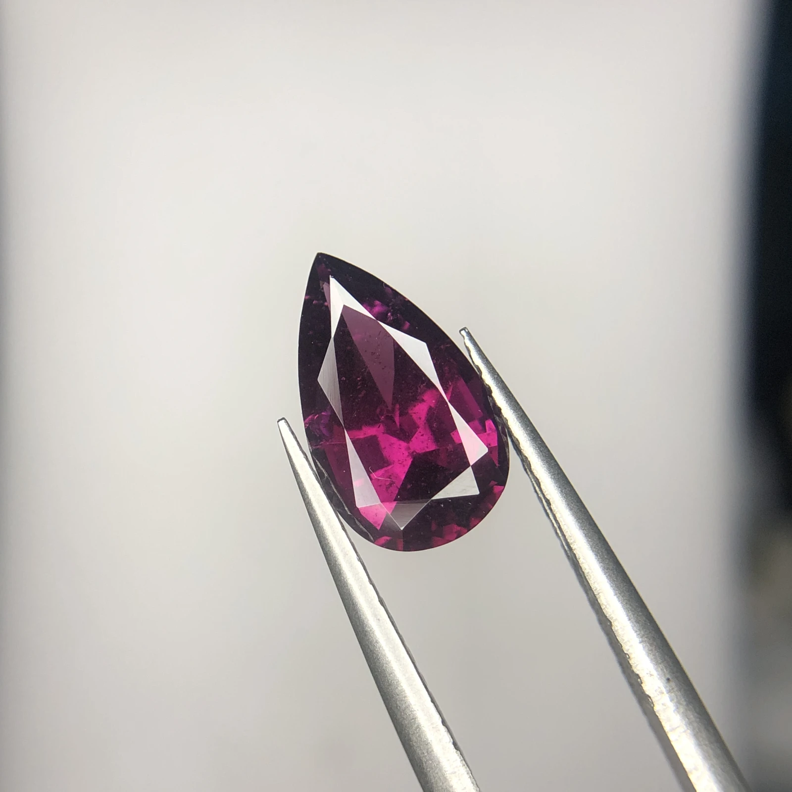 2.90ct Natural Rhodolite Garnet loose gemstone pear shape — view 7