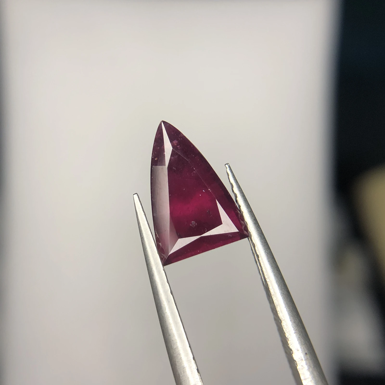 2.50ct Natural Rhodolite Garnet loose gemstone trillion cut from Tanzania — view 2