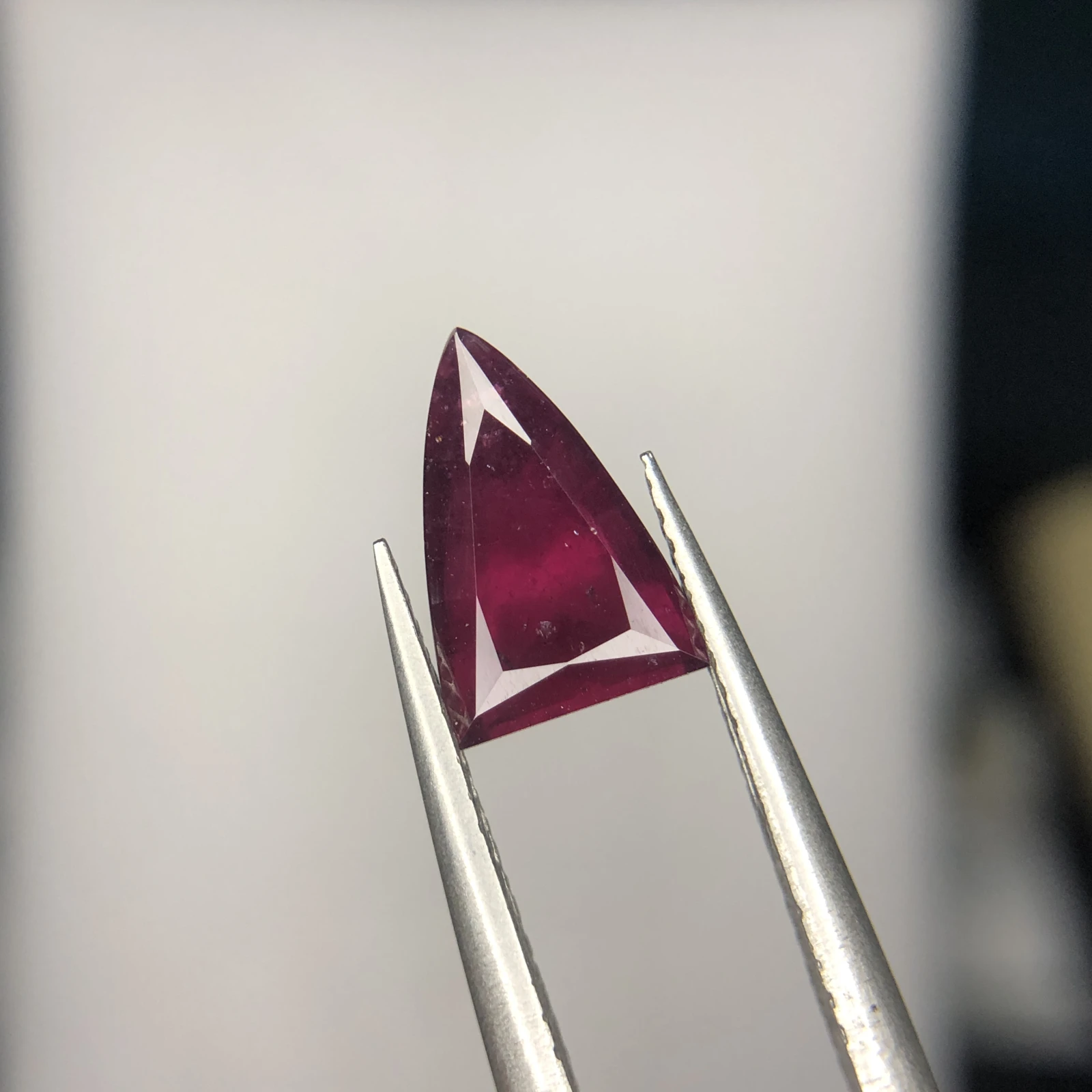 2.50ct Natural Rhodolite Garnet loose gemstone trillion cut from Tanzania — view 4