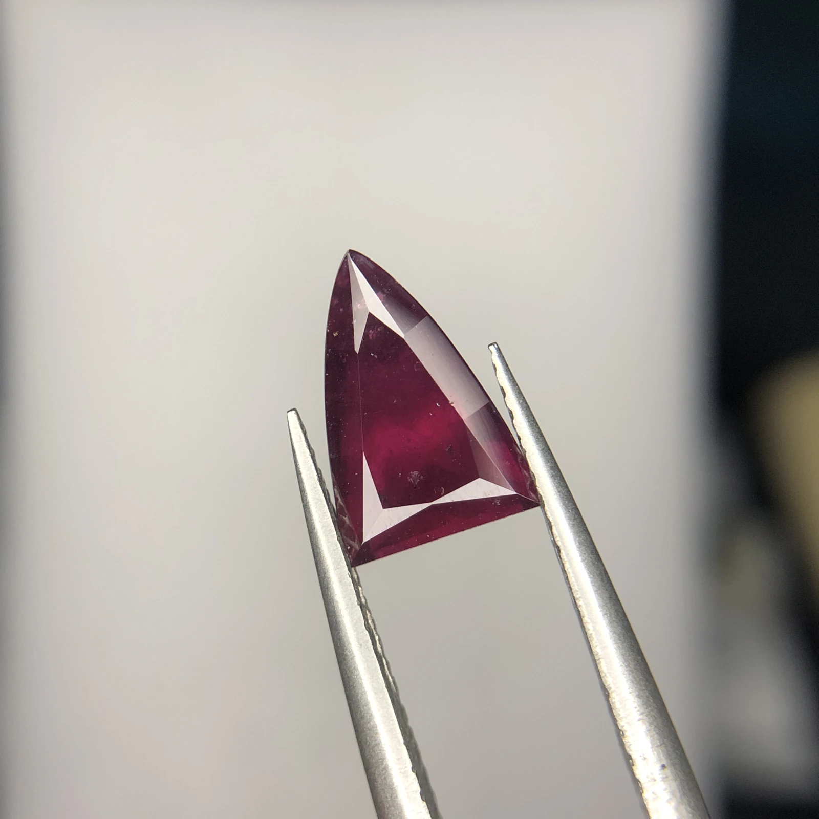 2.50ct Natural Rhodolite Garnet loose gemstone trillion cut from Tanzania — view 5