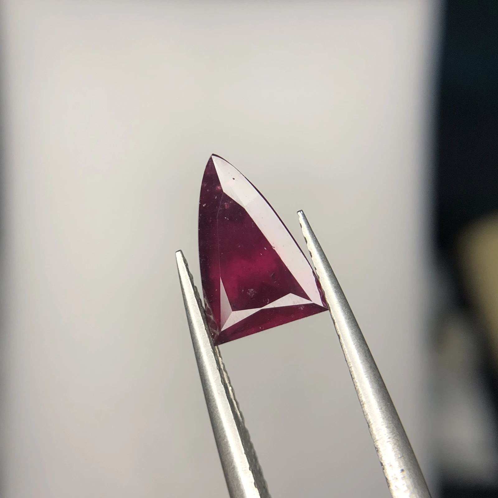 2.50ct Natural Rhodolite Garnet loose gemstone trillion cut from Tanzania — view 6