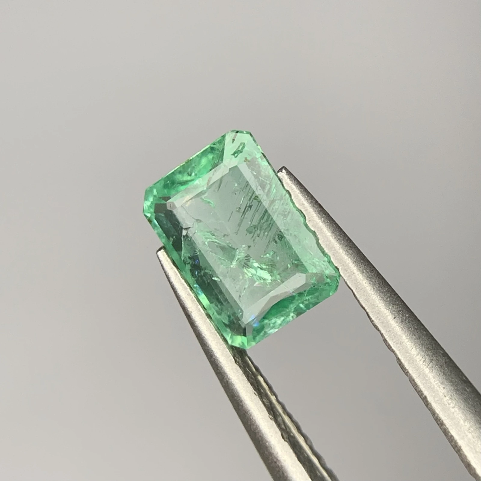 0.70 ct Natural Emerald loose gemstone emerald cut — view 4