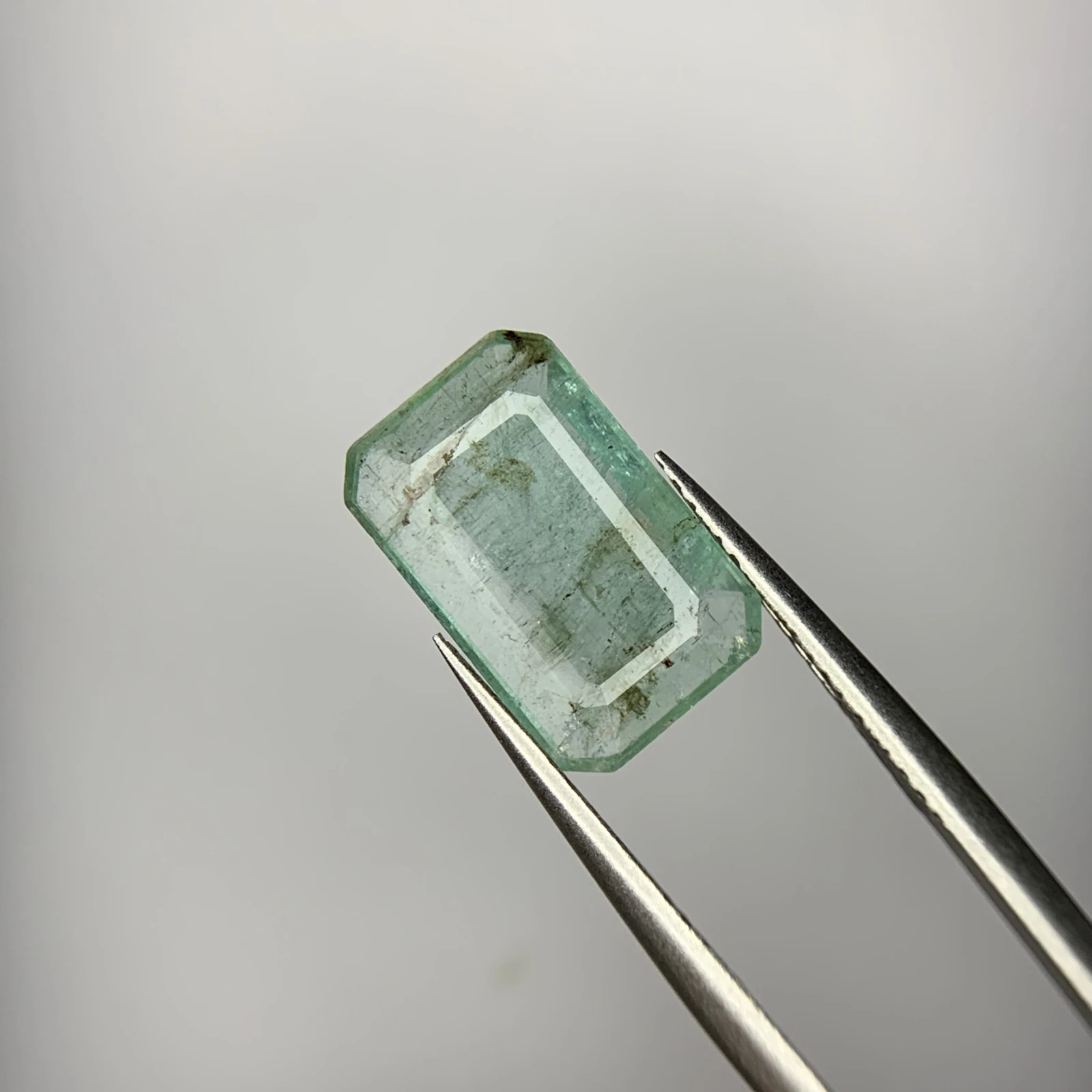 4.50ct Natural Emerald loose gemstone octagon cut — view 2
