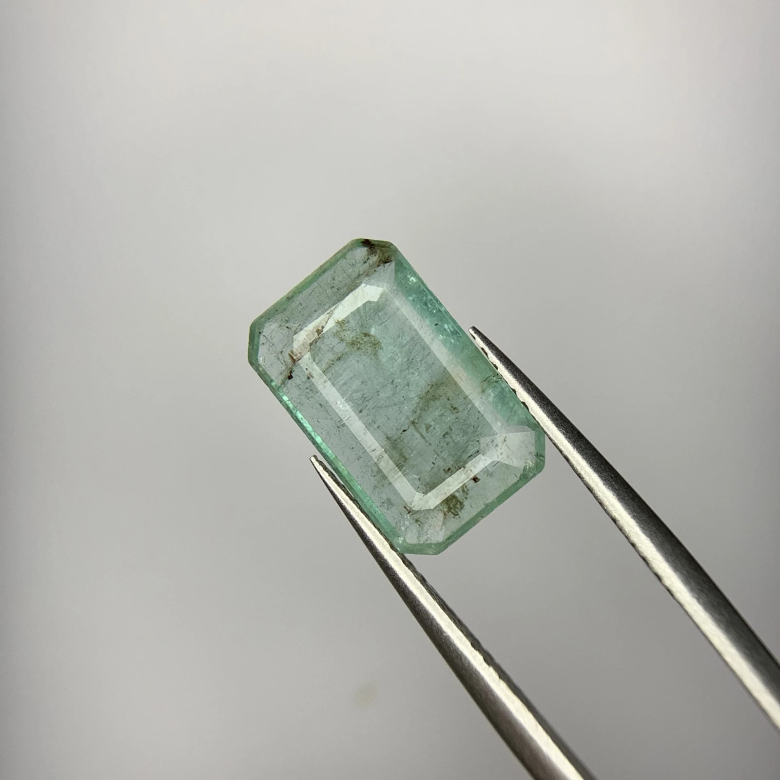 4.50ct Natural Emerald loose gemstone octagon cut — view 3