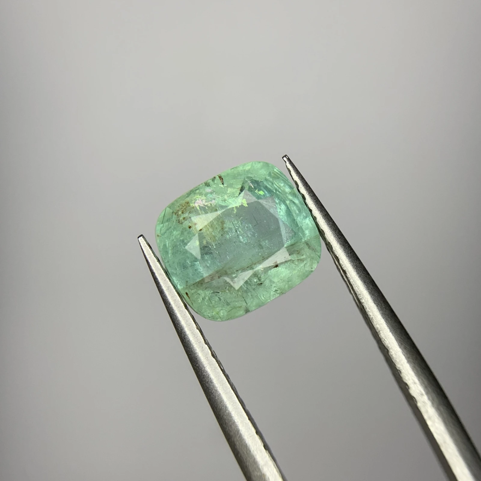 2.35ct Natural Emerald loose gemstone cushion cut from Chitral Pakistan — view 4