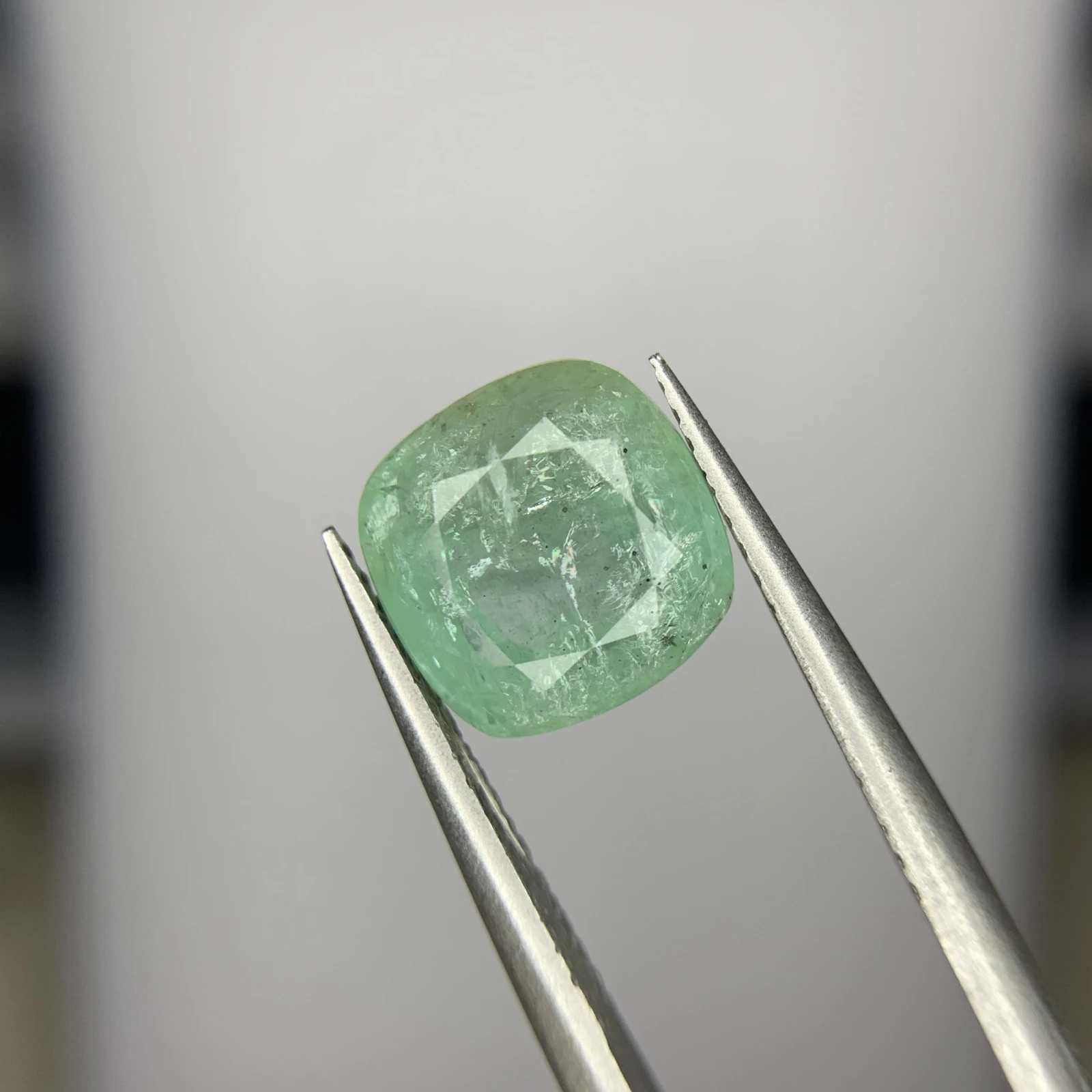 4.70ct Natural Emerald loose gemstone cushion shape — view 3