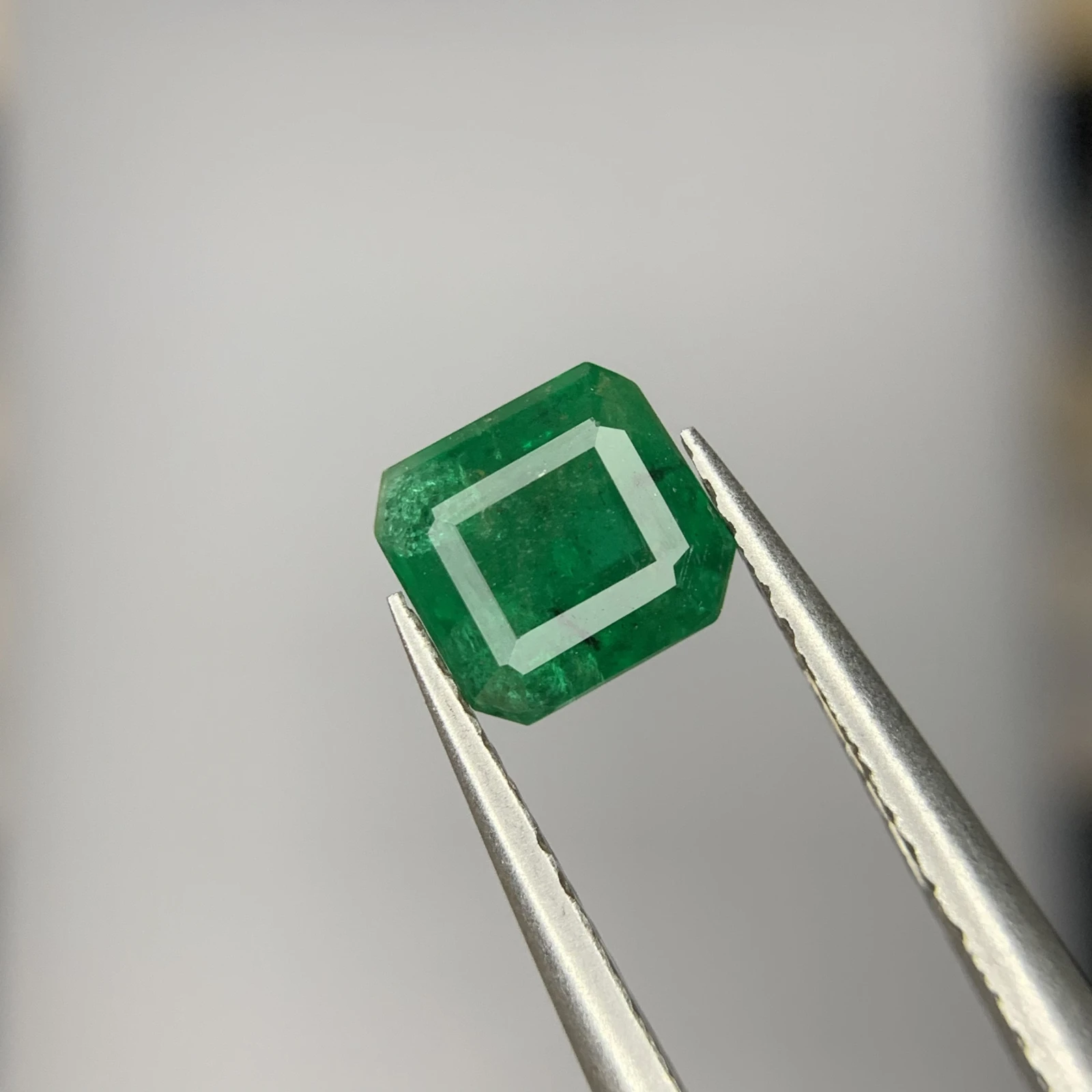 1 ct Natural Emerald loose gemstone octagon cut from Swat — view 1