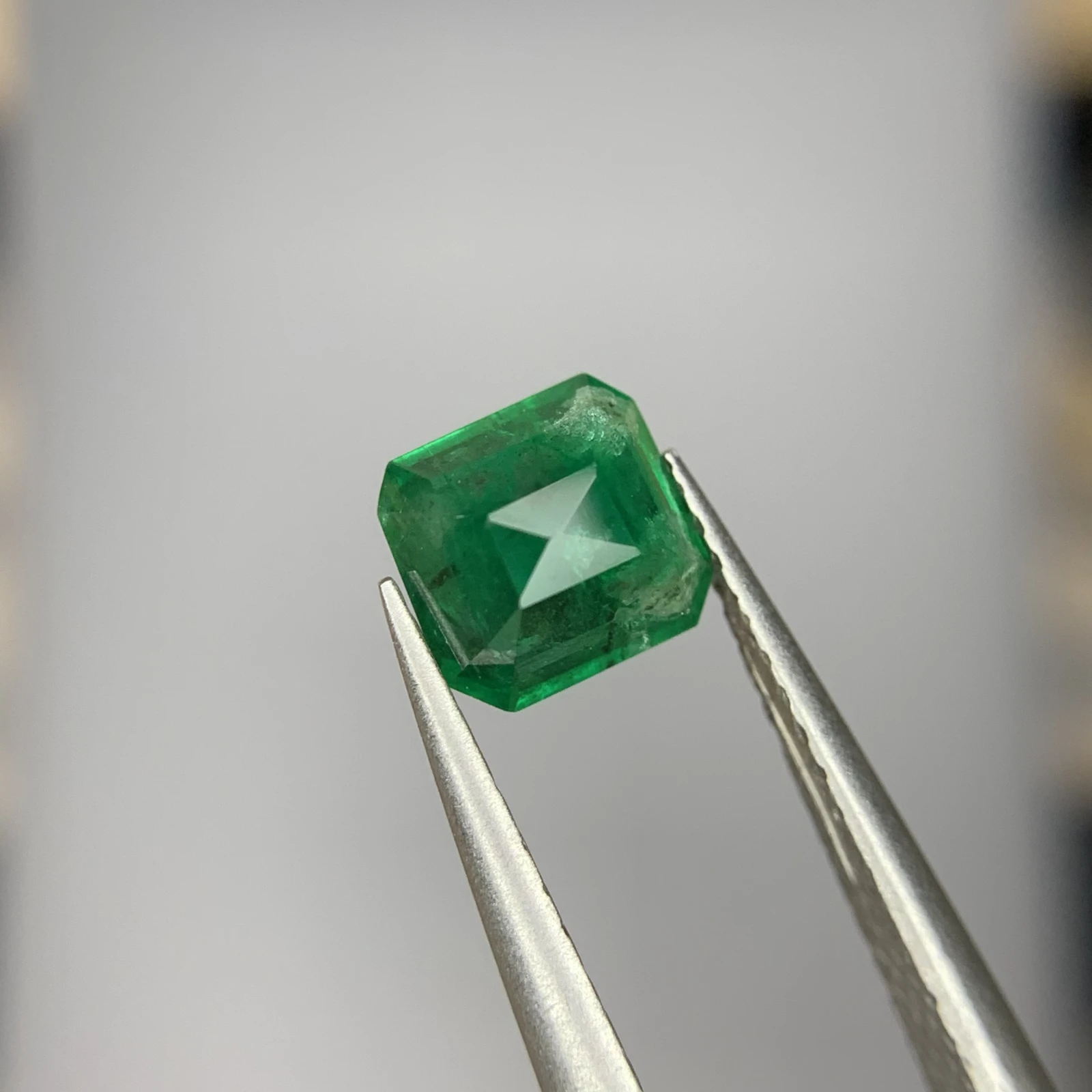1 ct Natural Emerald loose gemstone octagon cut from Swat — view 5