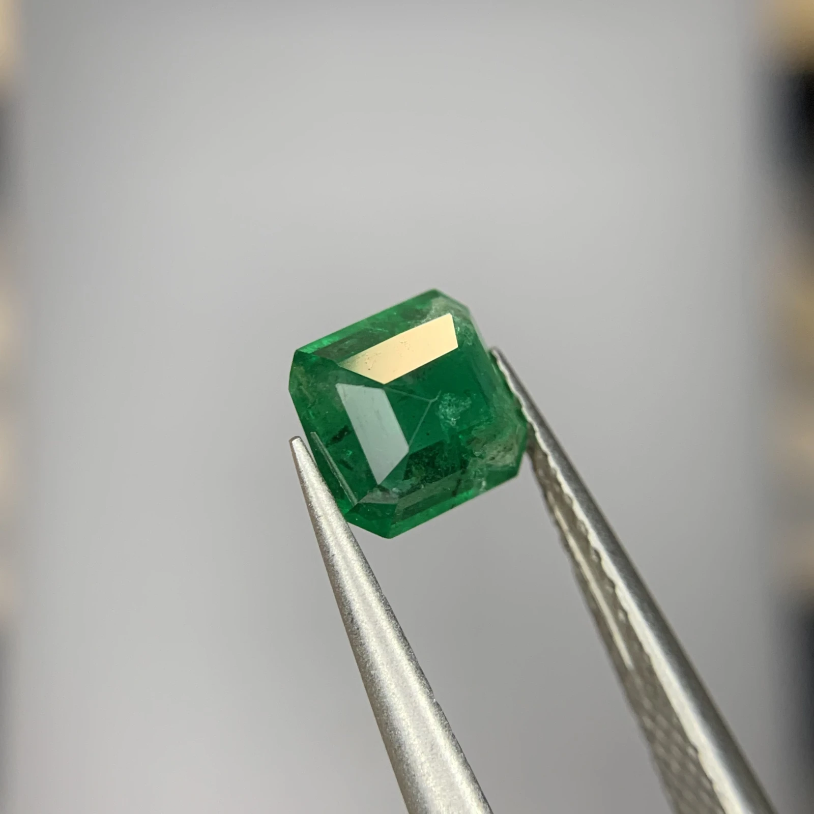 1 ct Natural Emerald loose gemstone octagon cut from Swat — view 6