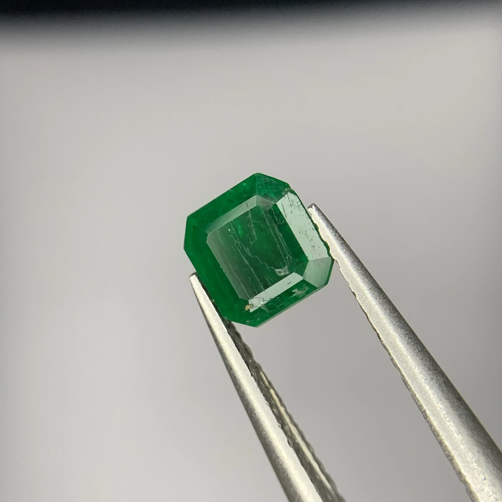 0.75 ct Natural Emerald loose gemstone from swat Pakistan — view 3