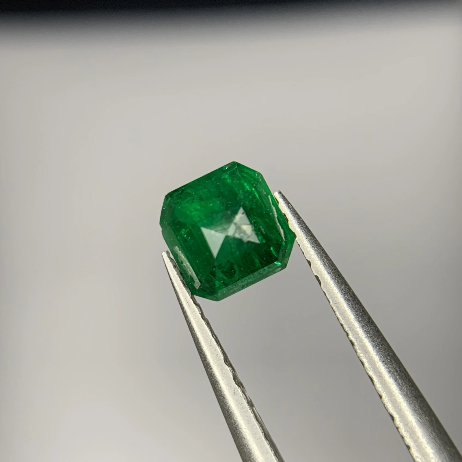 0.75 ct Natural Emerald loose gemstone from swat Pakistan — view 4
