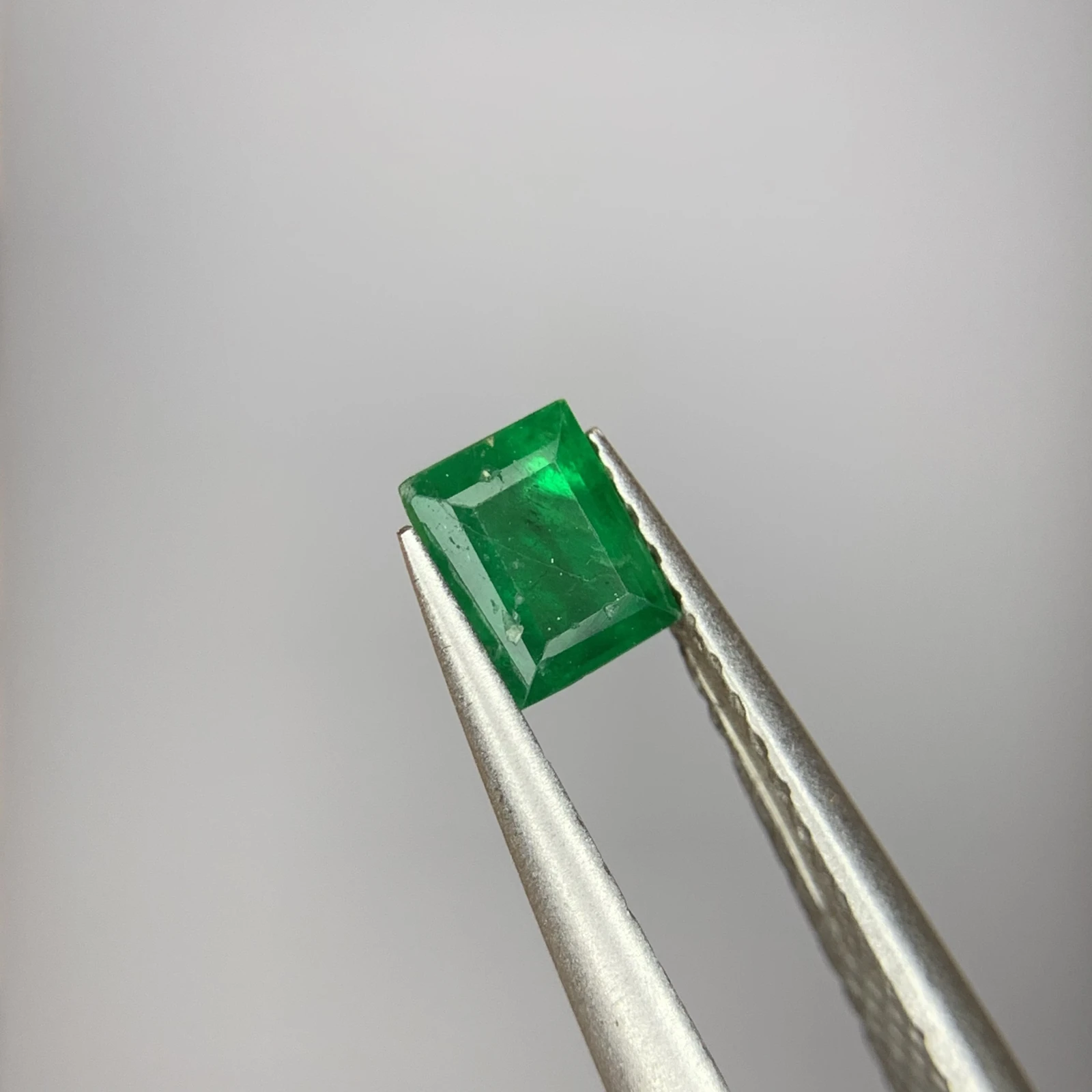 0.30 ct Natural Emerald loose gemstone rectangular cut — view 4