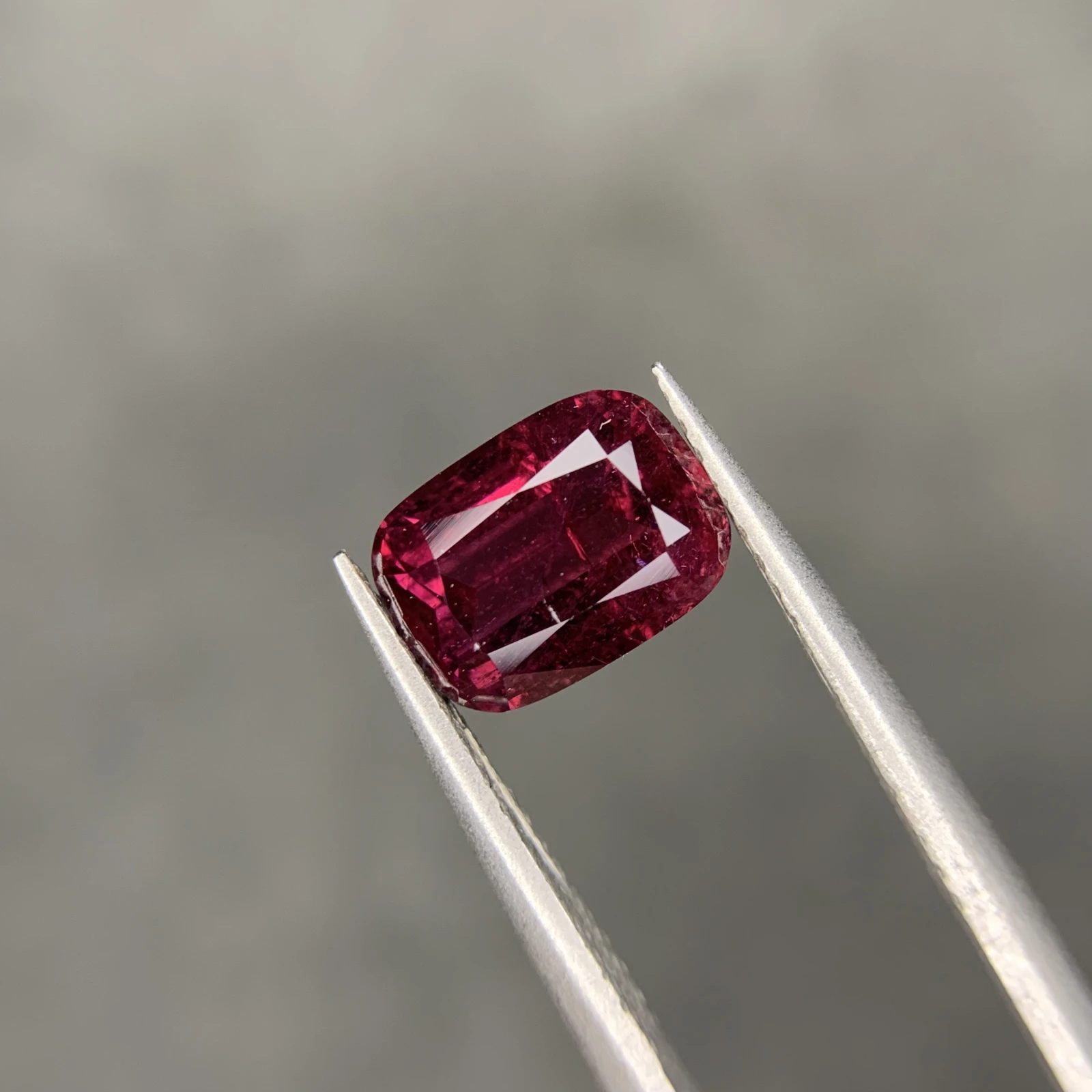 2.50ct Natural Rhodolite Garnet loose gemstone cushion Red — view 1