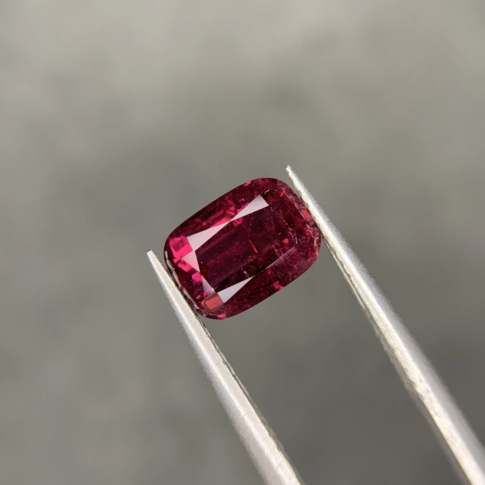 2.50ct Natural Rhodolite Garnet loose gemstone cushion Red — view 2