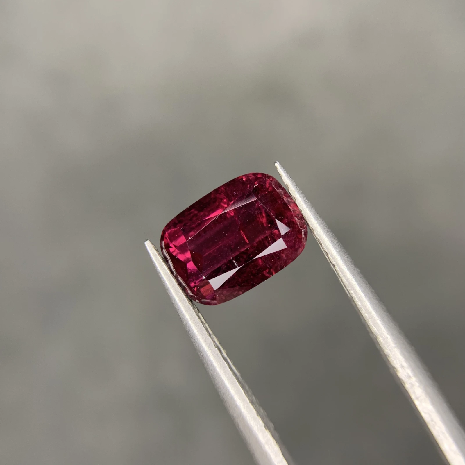2.50ct Natural Rhodolite Garnet loose gemstone cushion Red — view 4