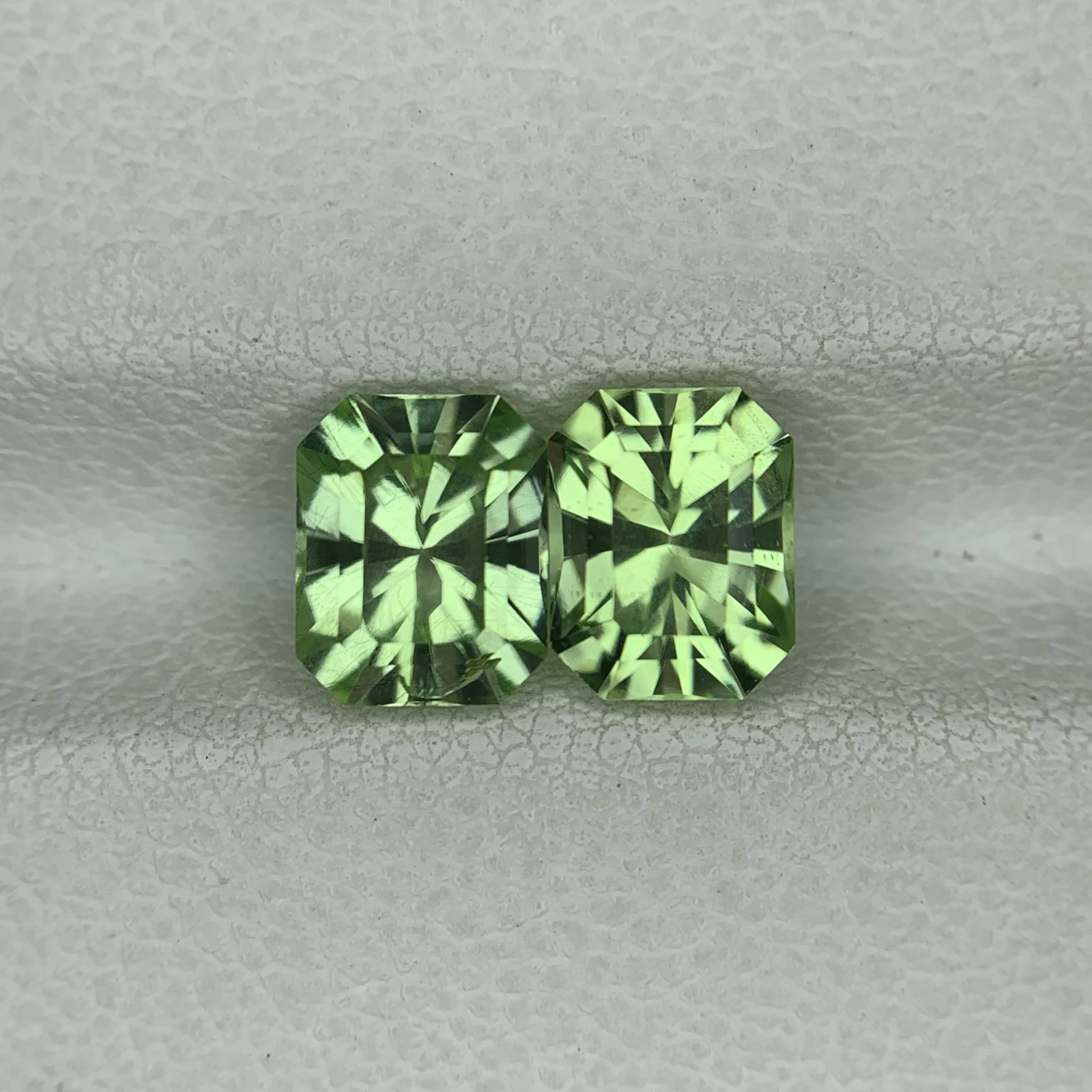 2.65ct Natural Peridot pair loose gemstone octagon shape — view 4