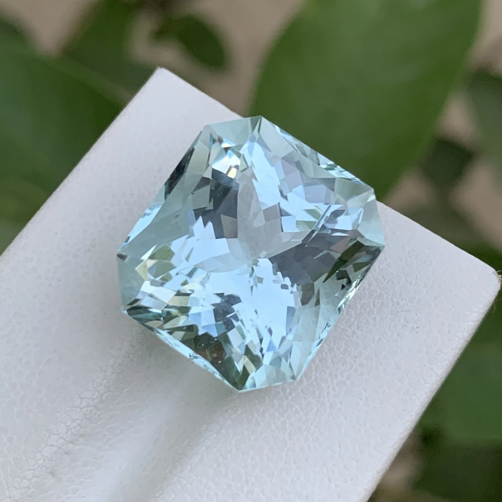 20.10ct Natural Aquamarine loose gemstone octagon shape — view 3