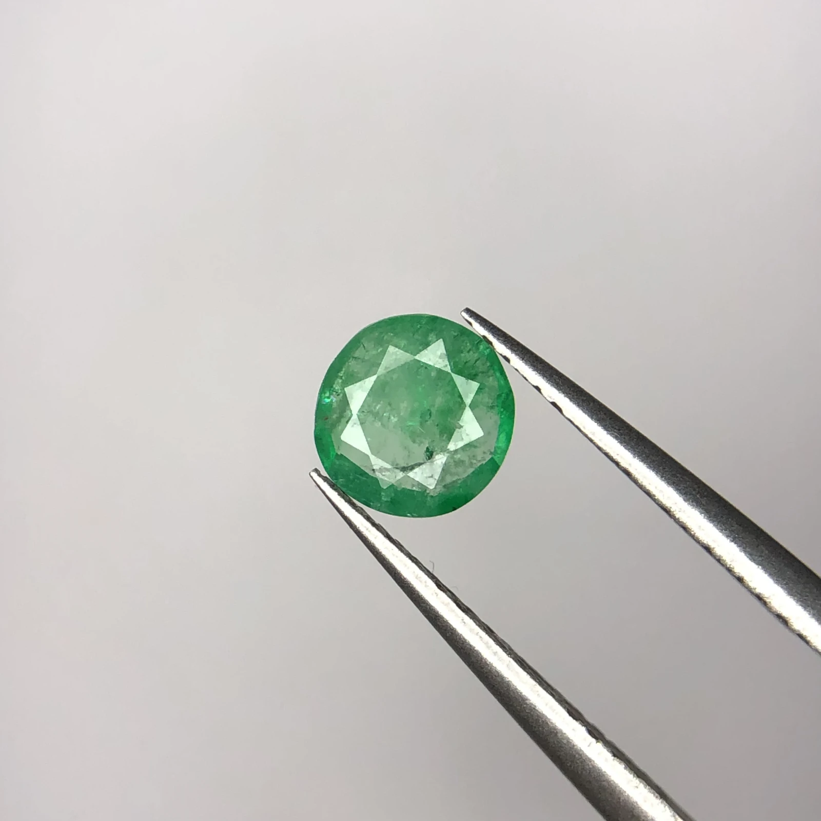 0.70ct Natural Emerald loose gemstone Round shape — view 1