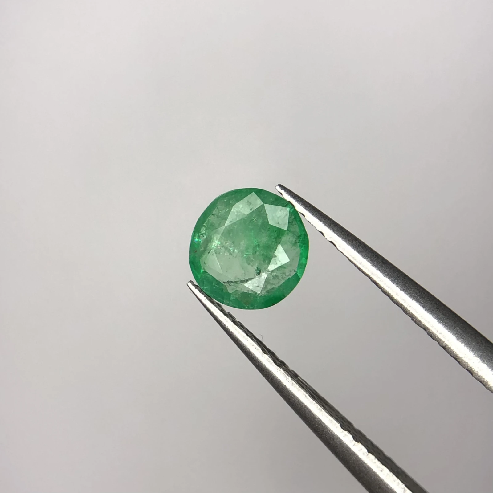 0.70ct Natural Emerald loose gemstone Round shape — view 4