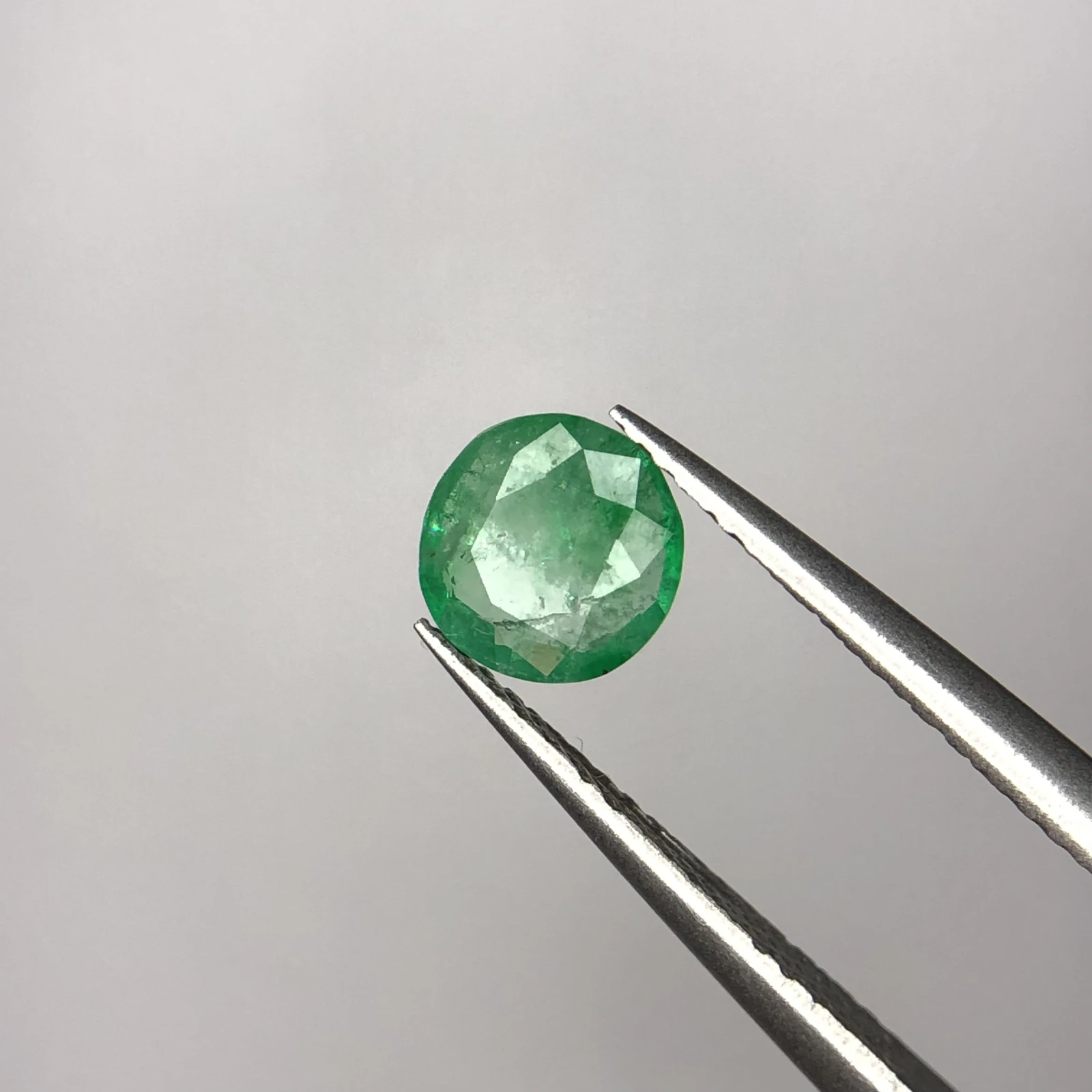 0.70ct Natural Emerald loose gemstone Round shape — view 5