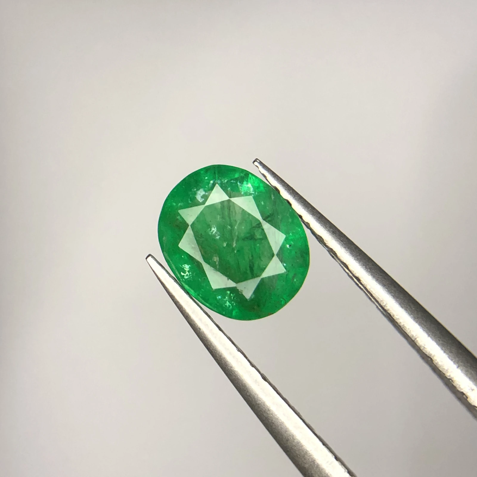 1.35ct Natural Emerald loose gemstone oval cut from Swat Pakistan — view 4