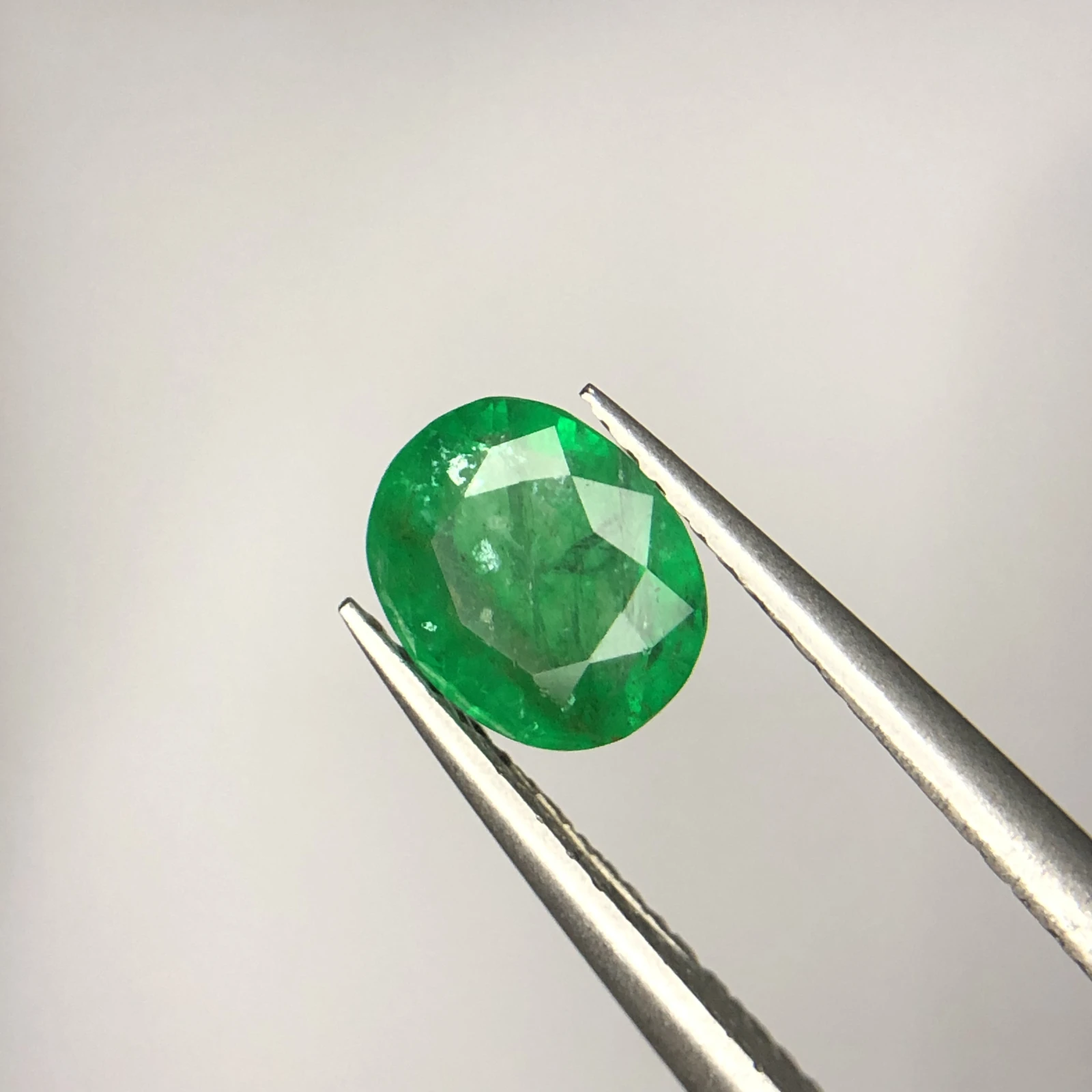 1.35ct Natural Emerald loose gemstone oval cut from Swat Pakistan — view 7
