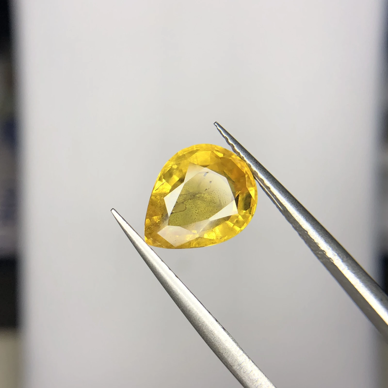 3.99ct Natural Sapphire Loose Gemstone Yellow Pear Shape GGI certified — view 3